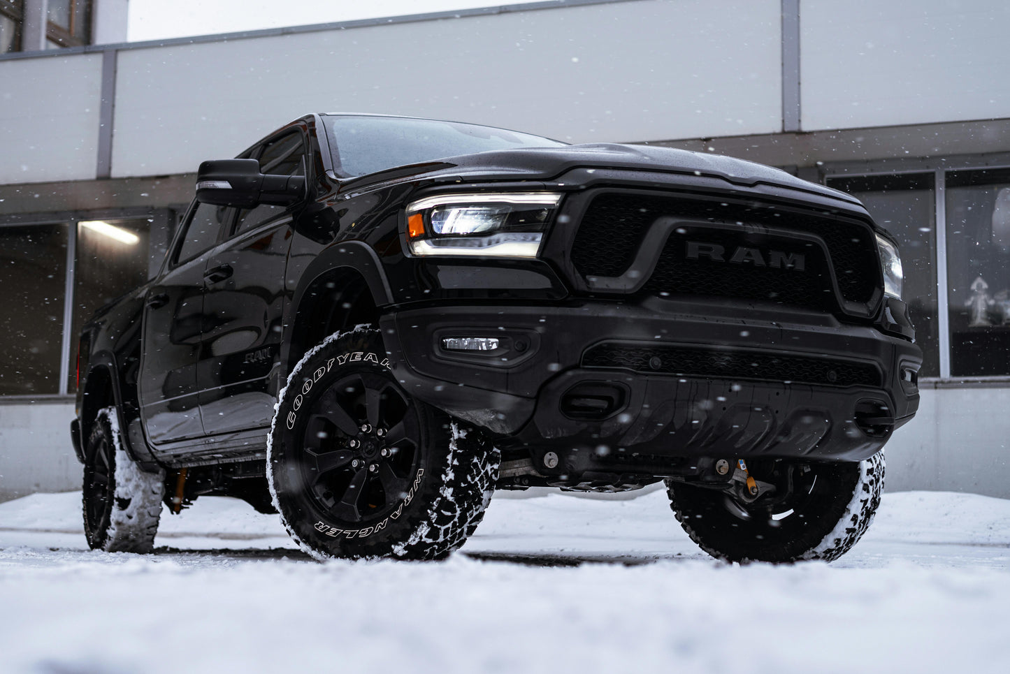 Full Service - Large SUV / Pickup Truck / Minivan